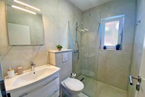 Koupelna v ubytování Apartmani Portina + 37 fotografií