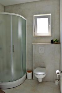Koupelna v ubytování Apartmani Portina