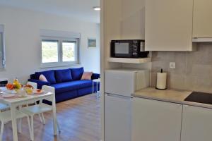 Kuchyň nebo kuchyňský kout v ubytování Apartmani Portina