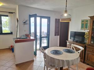 Μια τηλεόραση ή/και κέντρο ψυχαγωγίας στο Holiday house Jakov