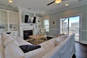 TV a/nebo společenská místnost v ubytování Surfin' Pelican + 35 fotografií