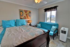 En eller flere senge i et værelse på Topsail Reef 181 - BLDG 8 + 8 billeder