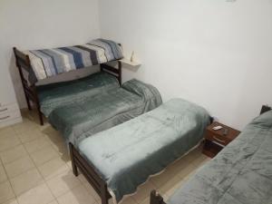 a room with two twin beds in a room at Mi Luna Tucumana in Fernández