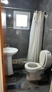 Et badeværelse på Complejo Categoría Patagonia + 13 billeder