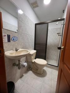 Koupelna v ubytování Hotel Estambul