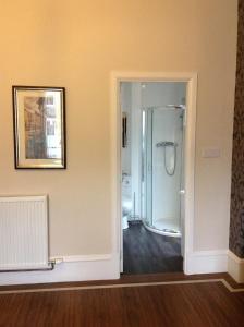 a bathroom with a shower and a toilet in a room at Hannahs Guesthouse in Aberdeen +50 photos