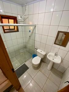 a bathroom with a toilet and a sink at Ilha Grande Trip Economic in Abraão +9 photos