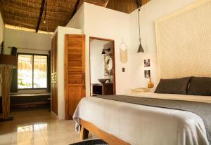 Postel nebo postele na pokoji v ubytování LA QUEBRADA ECO LODGE Hotel Boutique