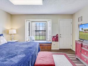 Una cama o camas en una habitación de Tejas Angler Retreat AP1132