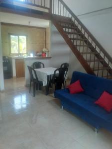 a living room with a blue couch and a table at Hostal las Cabañas Santa Veronica in Santa Veronica