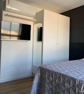 Voodi või voodid majutusasutuse LOFT confortável e moderno com garagem perto da FURB e Vila Germânica toas