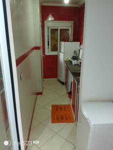 Kuchyň nebo kuchyňský kout v ubytování Un joli appartement à Martil pour vos vacances d'été proche de toutes les commodités et à 5 min de la plage !