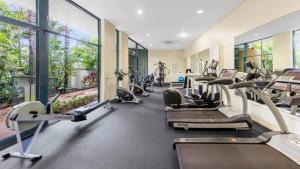 Fitness centrum a/nebo fitness zařízení v ubytování Alex Beachfront Apartment