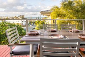Balkón nebo terasa v ubytování Moffat Beach Retreat, Pet-friendly & Ocean Views