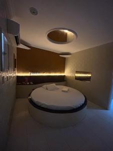 a bedroom with a round bed in a room at Ellus Motel in Juazeiro do Norte
