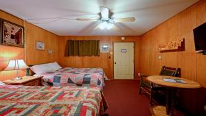 En eller flere senge i et værelse på Arrowhead 09 Deluxe