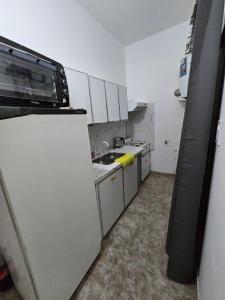 Dapur atau dapur kecil di Departamento II Lucía +4 gambar