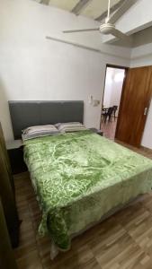 Postel nebo postele na pokoji v ubytování FashionHome11