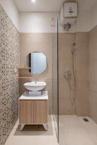 Et badeværelse på Ellavie Aparthouse Kerobokan