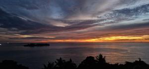 Gallery image of The view padang, Amazing view, 8 mins Mentawai fast ferry, cold beer,close to restaurants in Padang