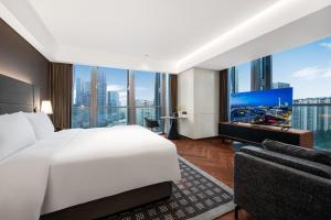 Voodi või voodid majutusasutuse IntercityHotel Shenzhen Bay -Free laundry & Free MiniBar toas