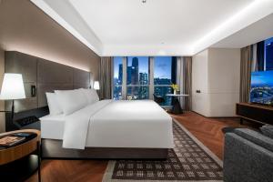 Voodi või voodid majutusasutuse IntercityHotel Shenzhen Bay -Free laundry & Free MiniBar toas