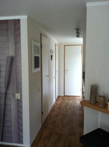 an empty room with a hallway with two doors at Sunnychalet in Beekbergen