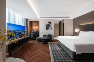 Voodi või voodid majutusasutuse IntercityHotel Shenzhen Bay -Free laundry & Free MiniBar toas