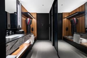 Vannituba majutusasutuses IntercityHotel Shenzhen Bay -Free laundry & Free MiniBar