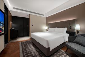 Voodi või voodid majutusasutuse IntercityHotel Shenzhen Bay -Free laundry & Free MiniBar toas