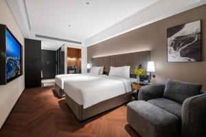 Voodi või voodid majutusasutuse IntercityHotel Shenzhen Bay -Free laundry & Free MiniBar toas