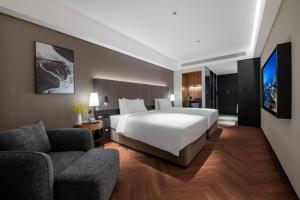 Voodi või voodid majutusasutuse IntercityHotel Shenzhen Bay -Free laundry & Free MiniBar toas