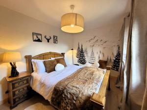 a bedroom with a bed with christmas trees on the wall at Appartement spacieux et lumineux, 3 chambres, proche centre Les Gets, terrasse, parking, calme. - FR-1-598-167 in Les Gets
