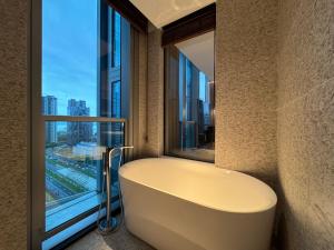 Vannituba majutusasutuses IntercityHotel Shenzhen Bay -Free laundry & Free MiniBar