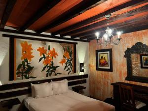 Кровать или кровати в номере Hotel Boutique Posada De Las Flores Loreto