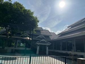 Πισίνα στο ή κοντά στο Eastpana Hotel 304 Prachinburi