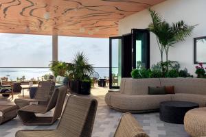 Hotel Indigo Grand Cayman by IHG的休息区