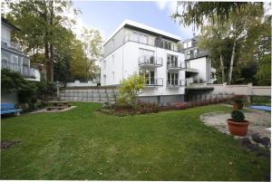 Un jardín fuera de Hotel Am Römerwall