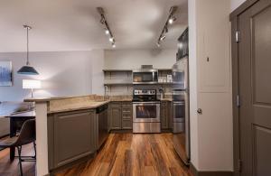 Η κουζίνα ή μικρή κουζίνα στο Zephyr Mountain Lodge Premium-Rated 1214