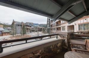 Μπαλκόνι ή βεράντα στο Zephyr Mountain Lodge Premium-Rated 1214
