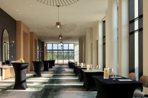 Hotel Indigo Grand Cayman by IHG餐厅或其他用餐的地方