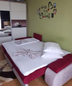 Postel nebo postele na pokoji v ubytování Garsoniera Relax