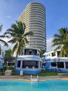 Bazén v ubytování Navaphirom Resort Cha am nebo v jeho okolí