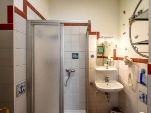Ένα μπάνιο στο Ferienwohnung Lehrer Lämpel Nr. 1 +8 φωτογραφίες