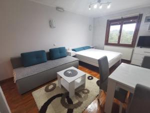 Postel nebo postele na pokoji v ubytování Apartman Tarski snovi - Tara, Kaluđerske bare