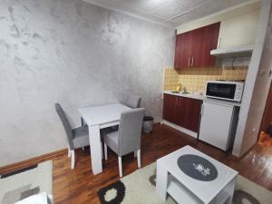 Kuchyň nebo kuchyňský kout v ubytování Apartman Tarski snovi - Tara, Kaluđerske bare