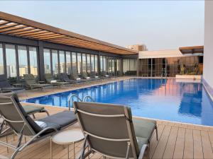 Бассейн в K108 Hotel Doha или поблизости