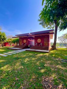 Κήπος έξω από το Kasem Island Resort