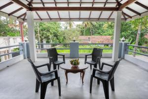 Un balcon sau o terasă la Little Villa Tourist Inn