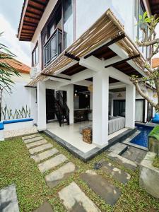 a villa with a pool and a house at Villa Umah Seminyak in Seminyak